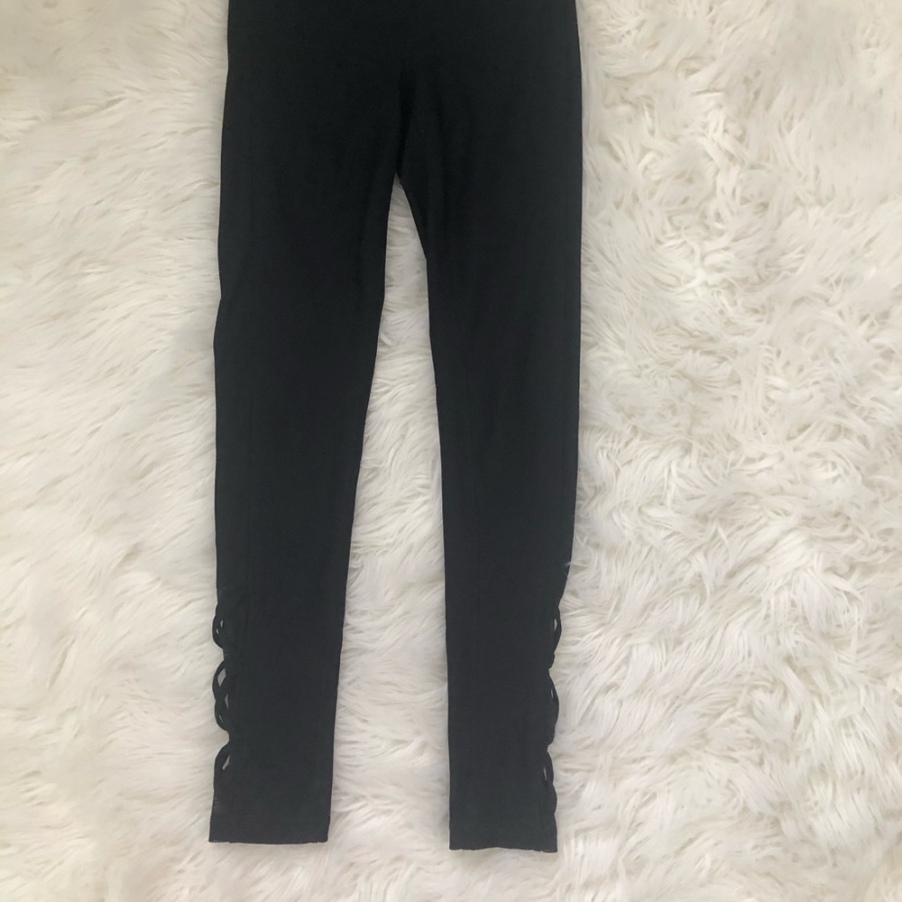3/$20🌸 2Twirl Leggings